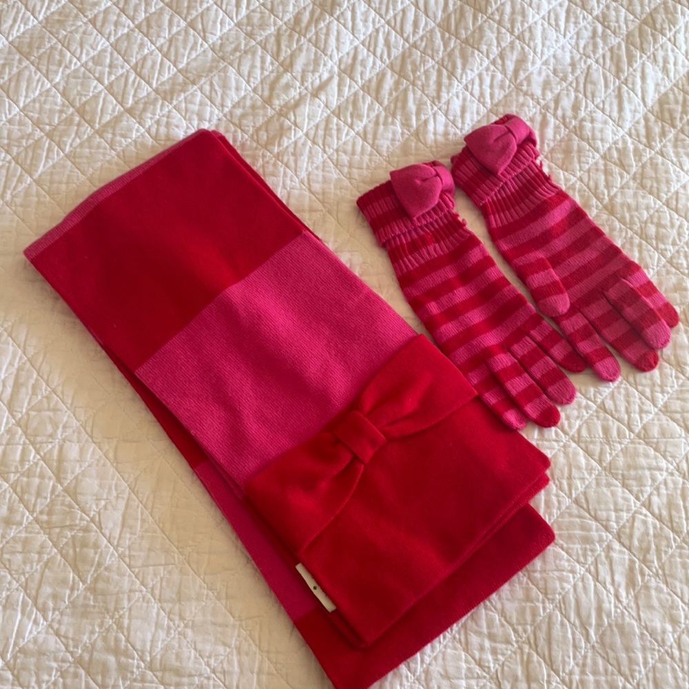 ***SOLD***Kate Spade Bow Scarf and Glove Set! ♠️🎀